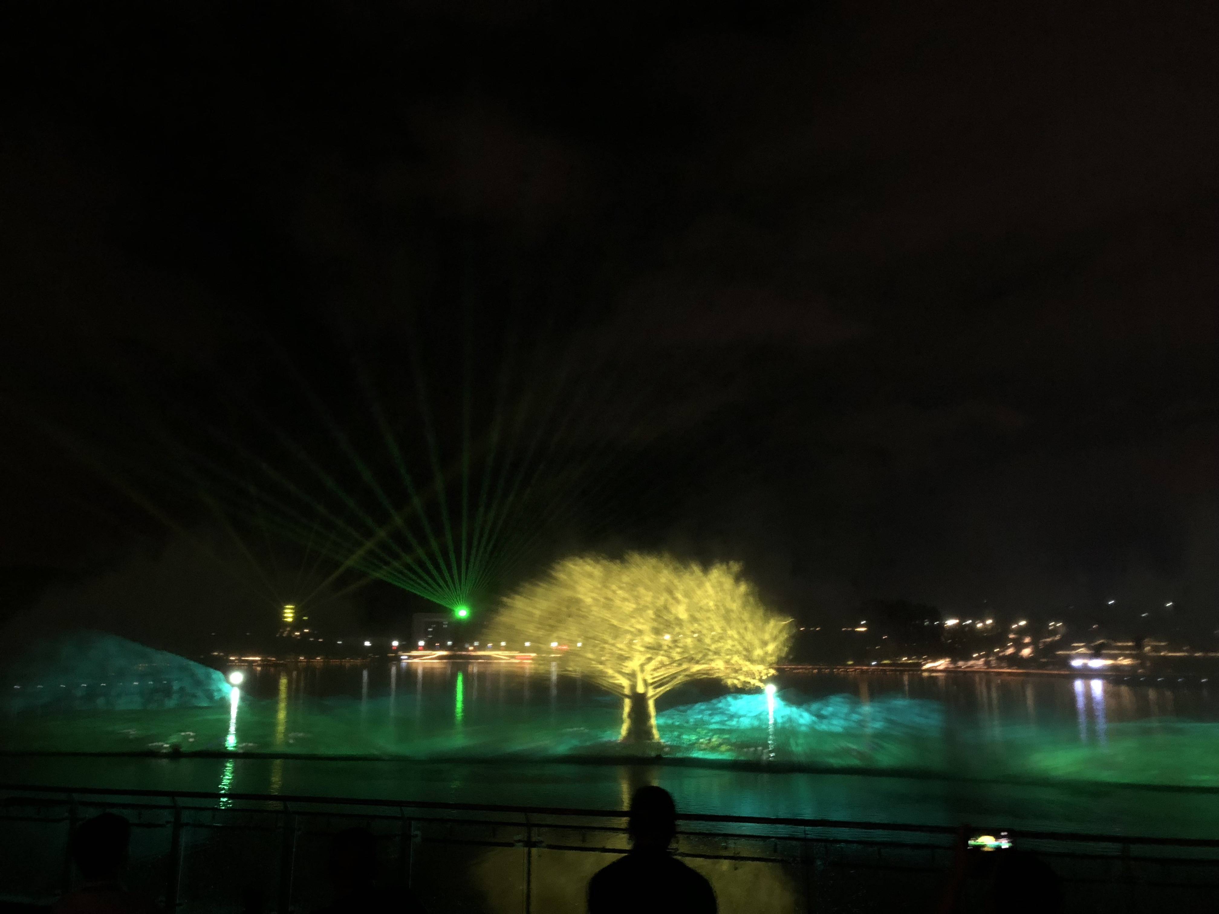 《遵道行义》全球最大的水幕投影 亮相遵义白鹭湖公园