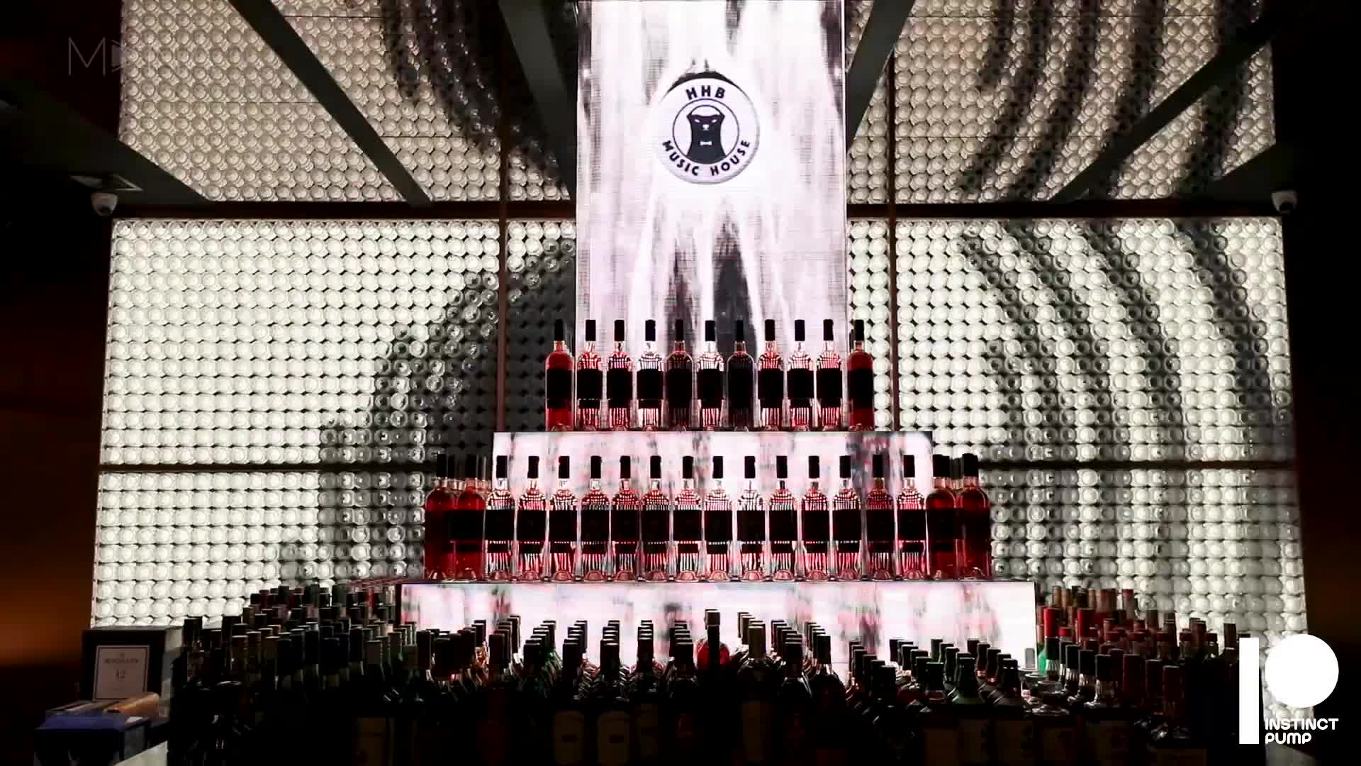 2036个酒杯和2036个故事