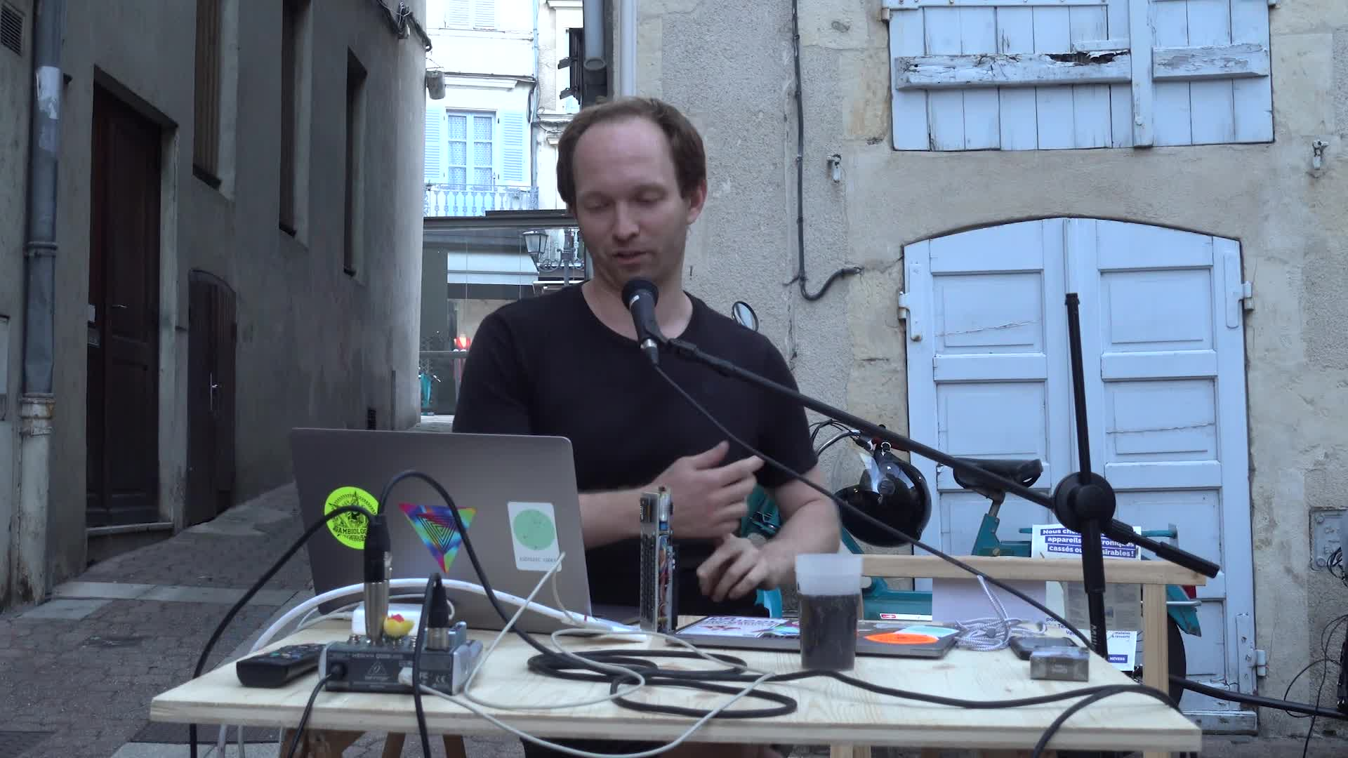 NØ SCHOOL NEVERS: Hardware Hacking + Glitch + Sonic Art
