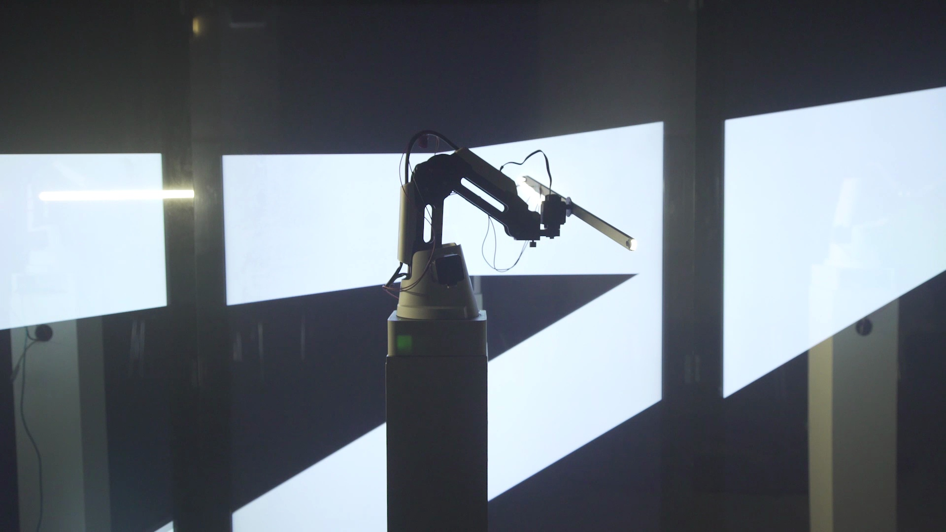 Sonic Arms - Robotic arms dance performance
