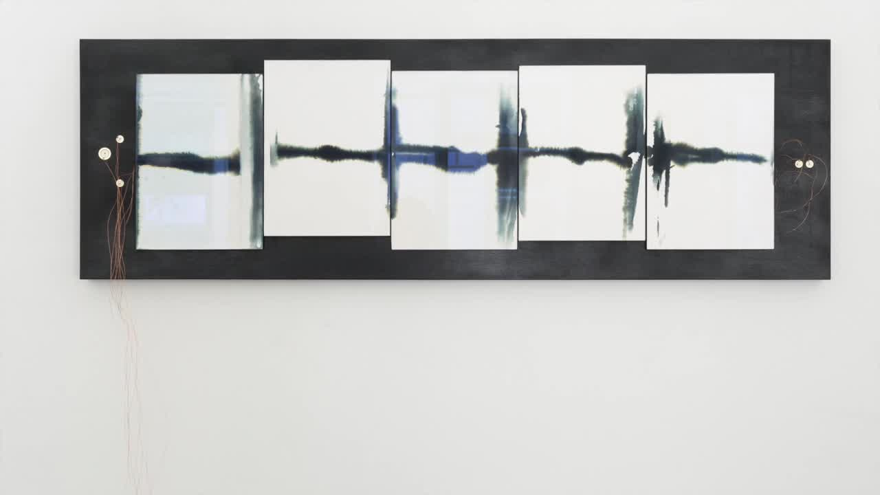A White Noise, The Grilles and the Sea