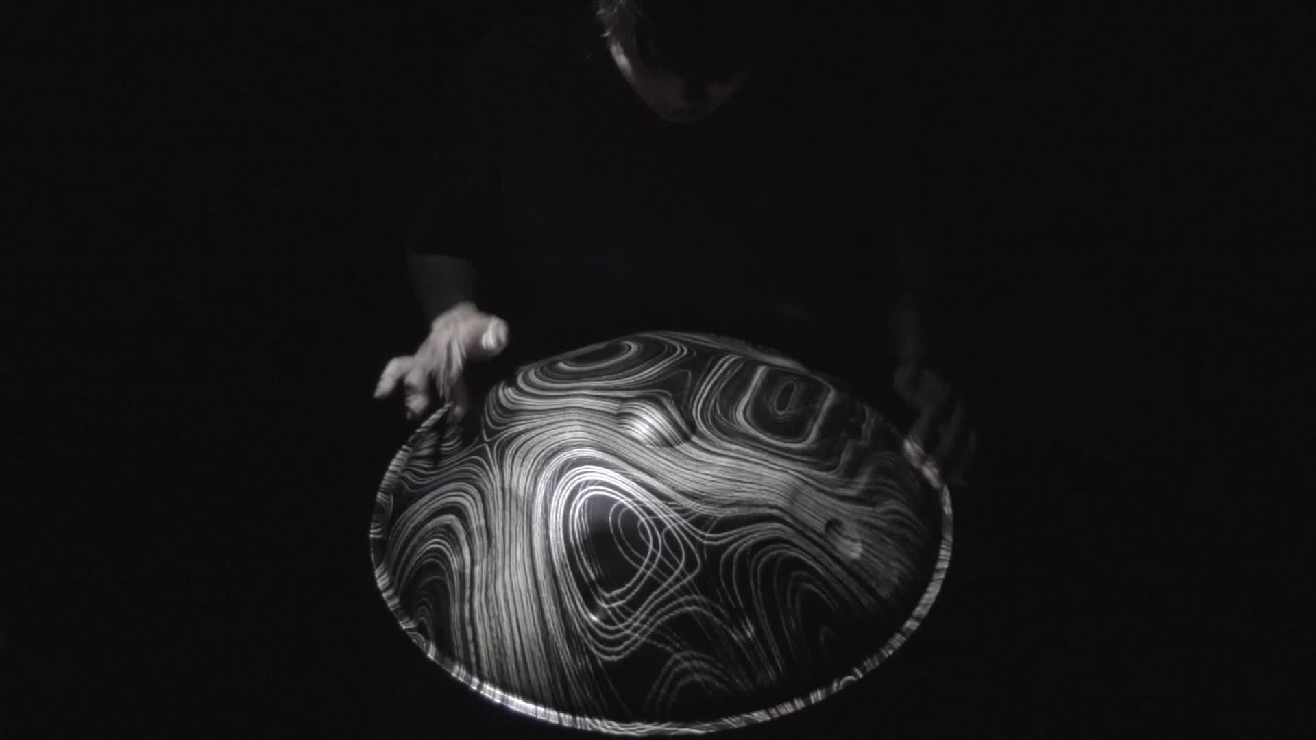 Dancing on the handpan A sound reactive projection mapping on handpan