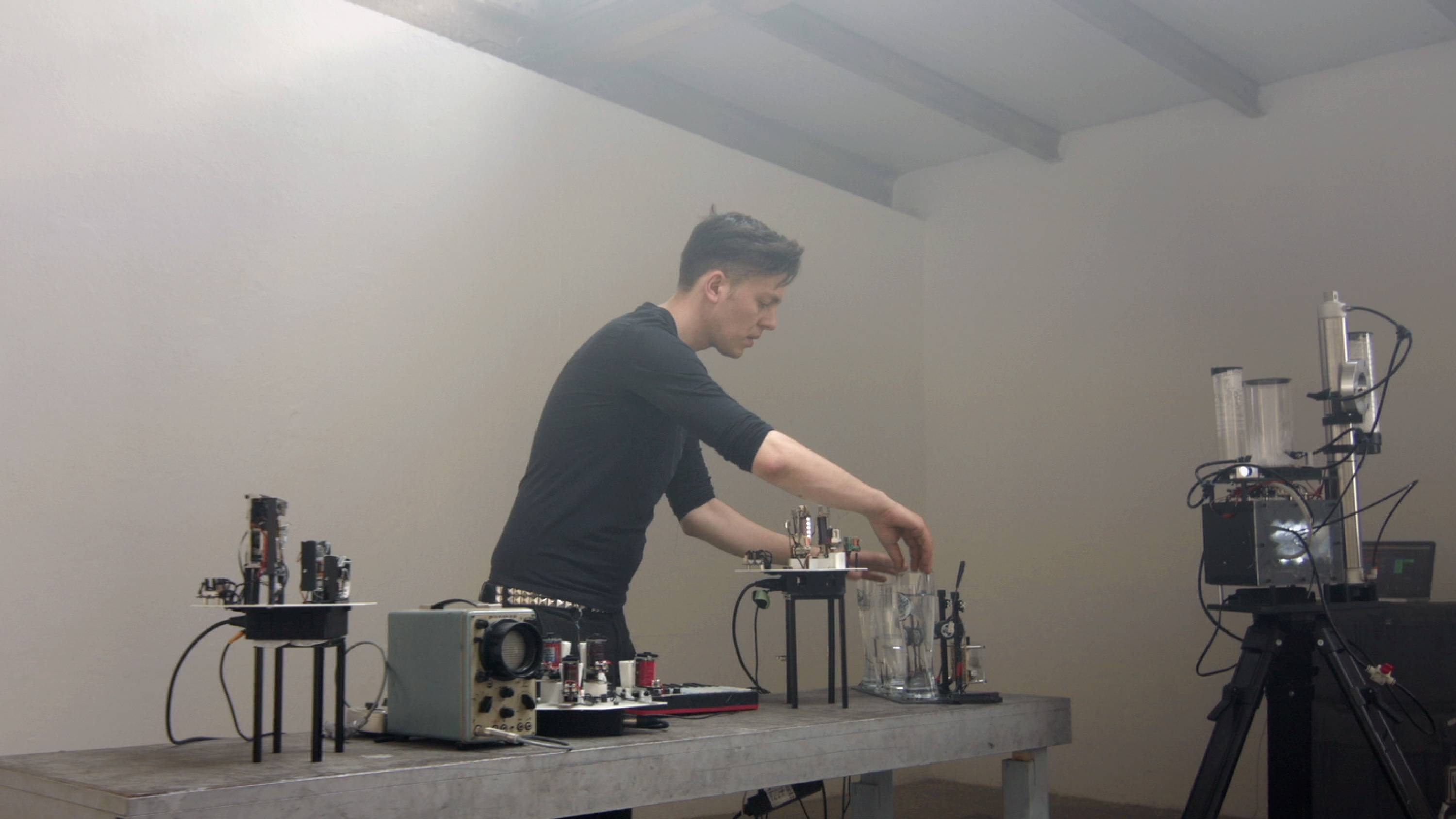 Robotic Electronic Music LIVE SHOW by Moritz Simon Geist