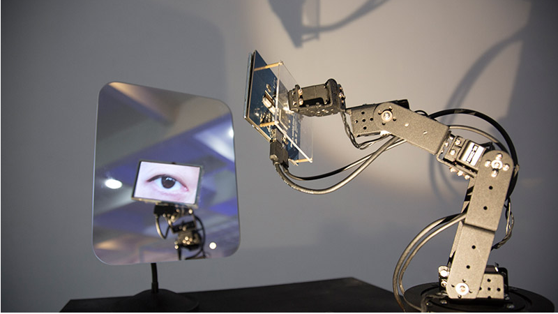 The mechanically controlled eye···
