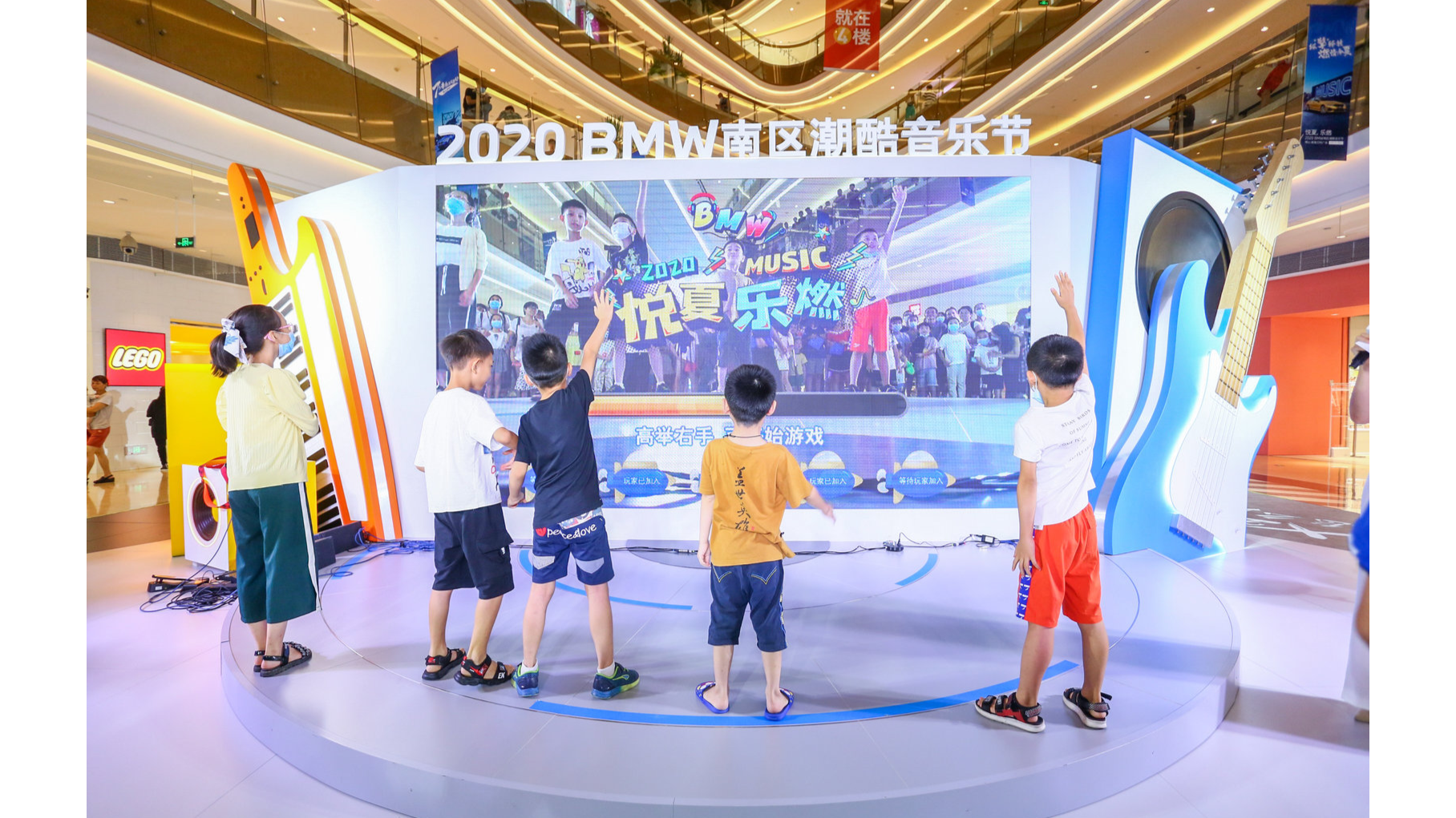 互动装置|潜水艇体感互动游戏 - mana 全球新媒体艺术平台 艺术/设计