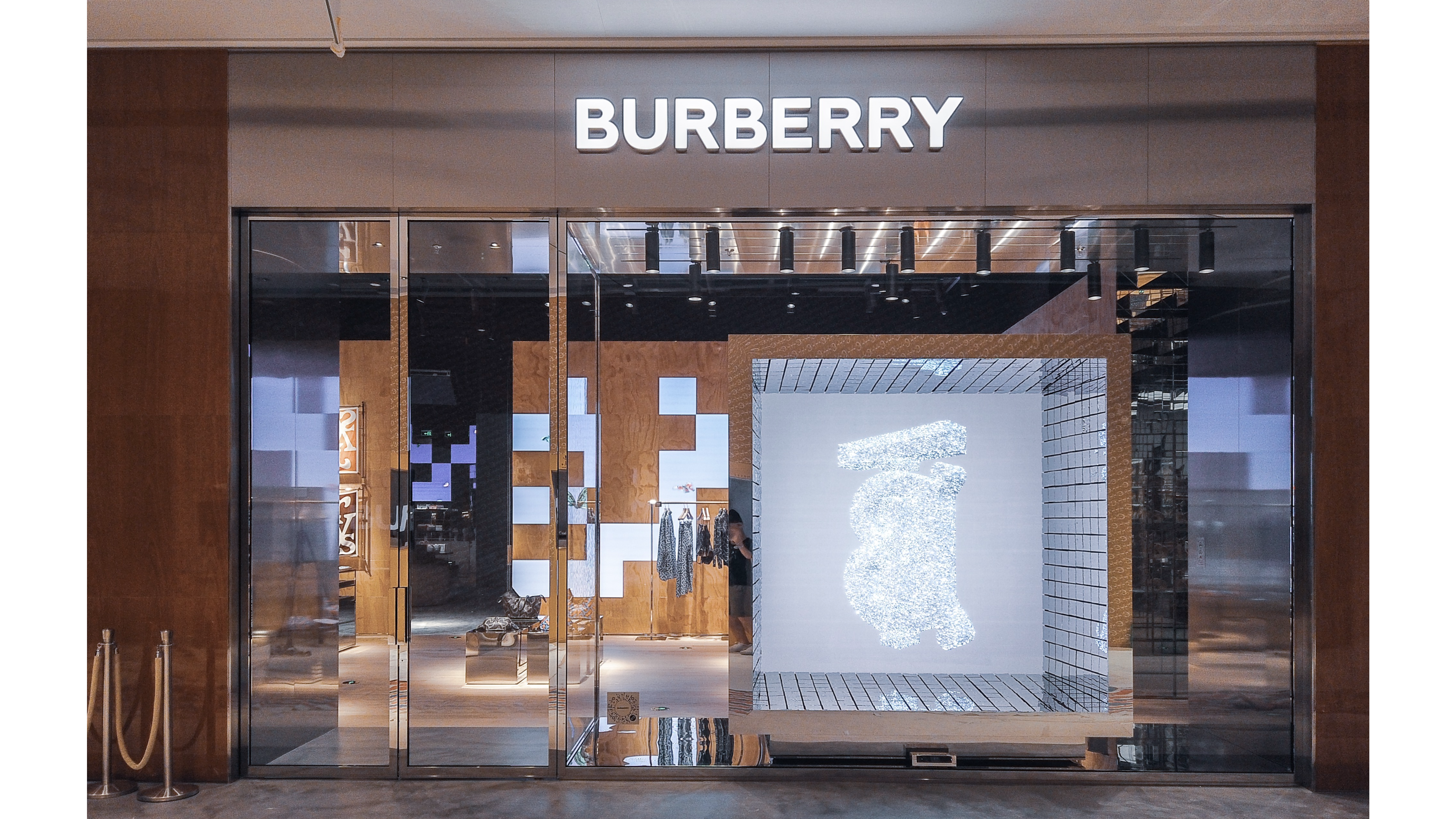 Burberry Interactive Artistic Window Display