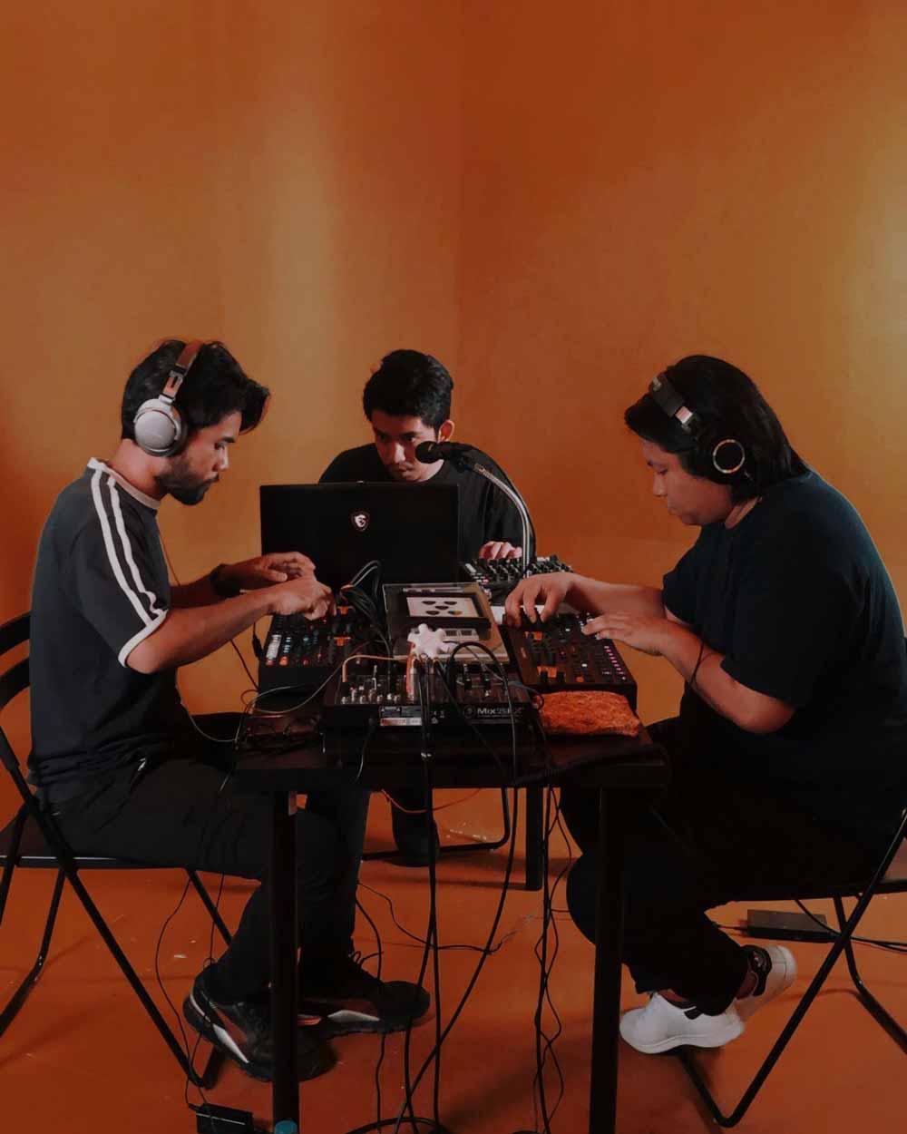 Artist for Kuantum presented by Silau Maya