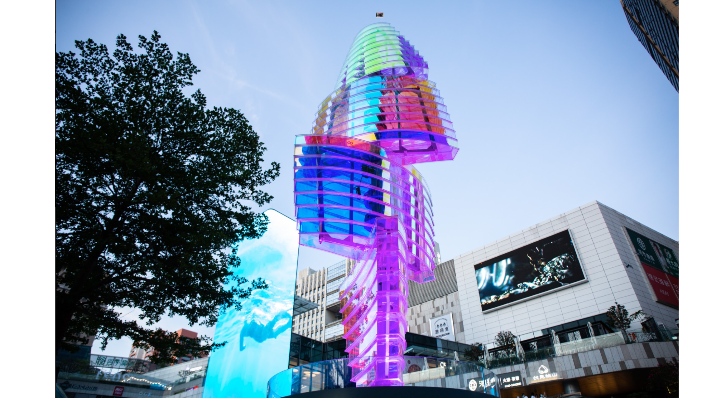 EXODUS. Kinetic sculpture in Shenzhen.