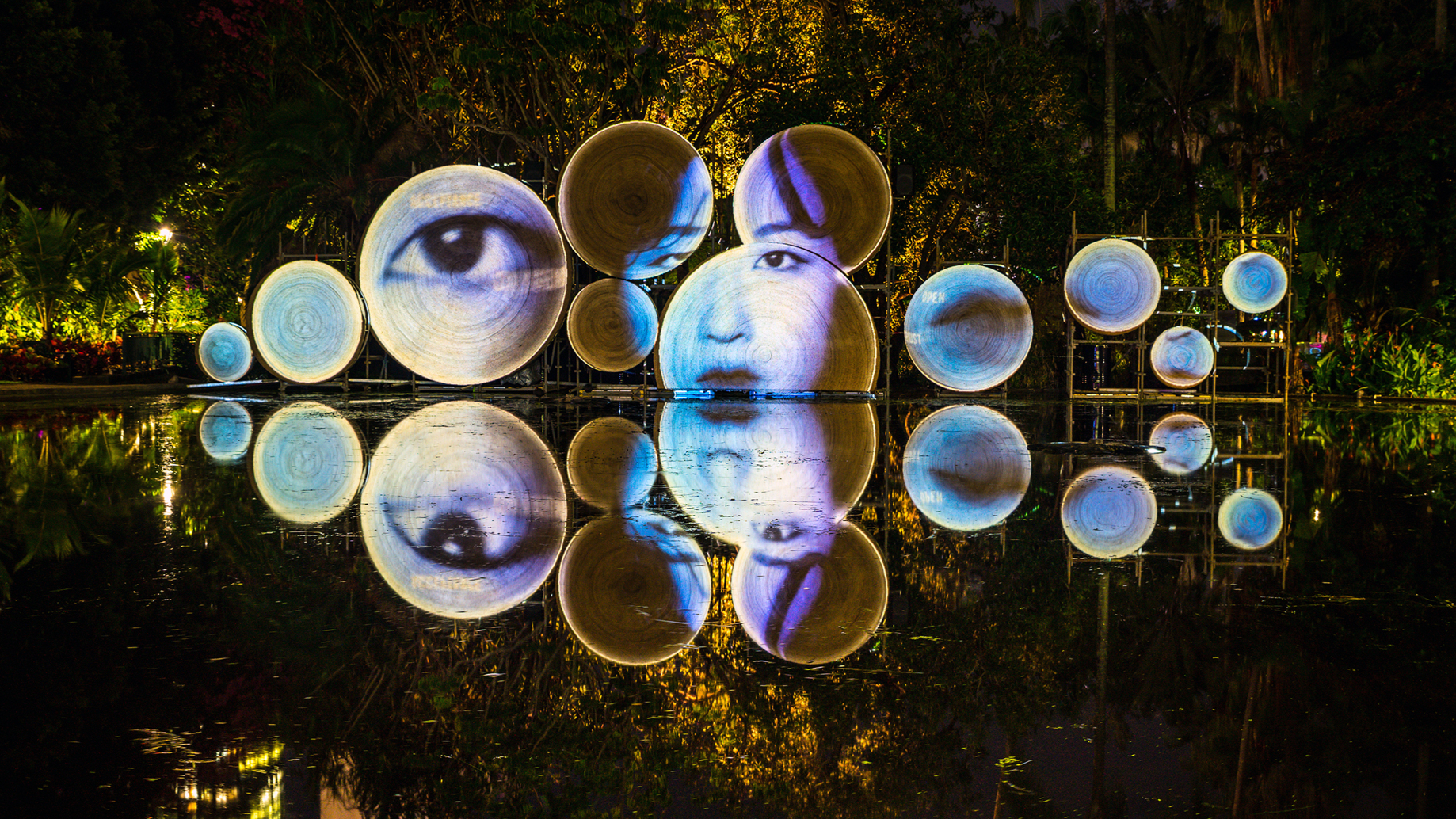 An immersive interactive installation