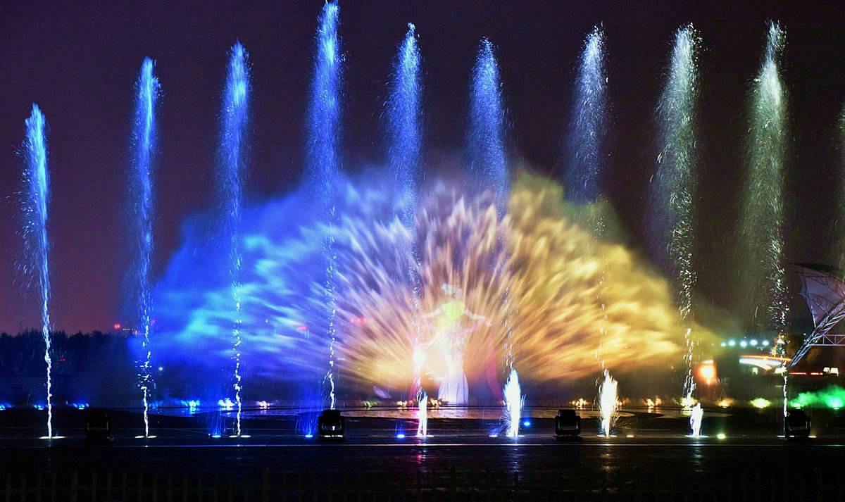 凤鸣湖大型水幕喷泉图片