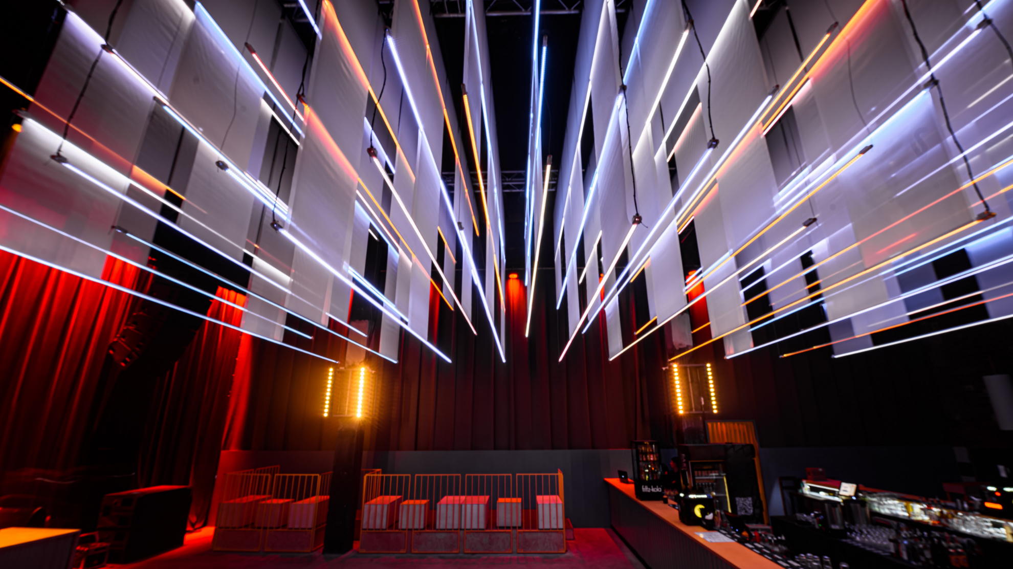 Nebula – Large-scale suspended light installation for a hazy dance floor