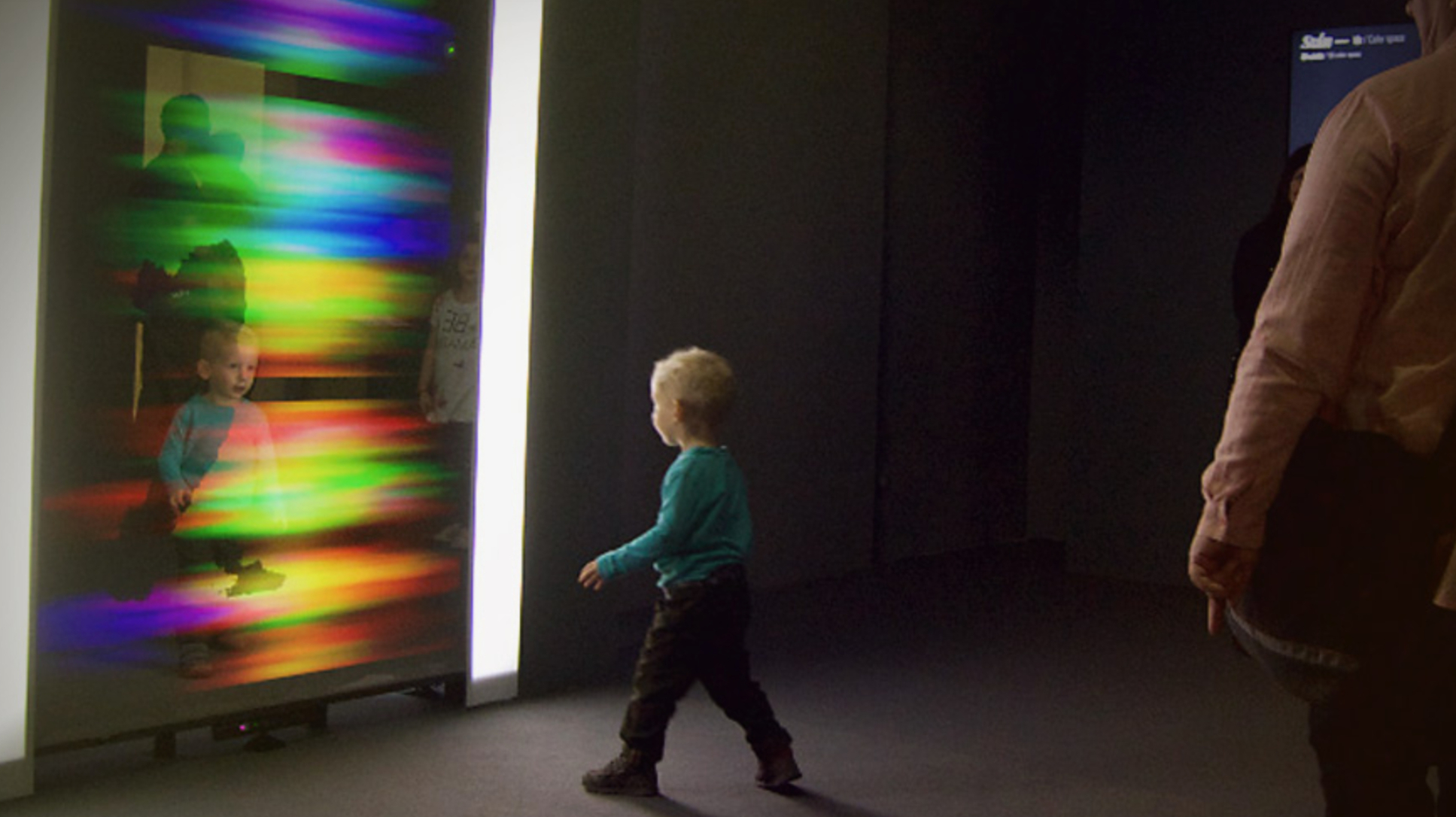 Colour mirror