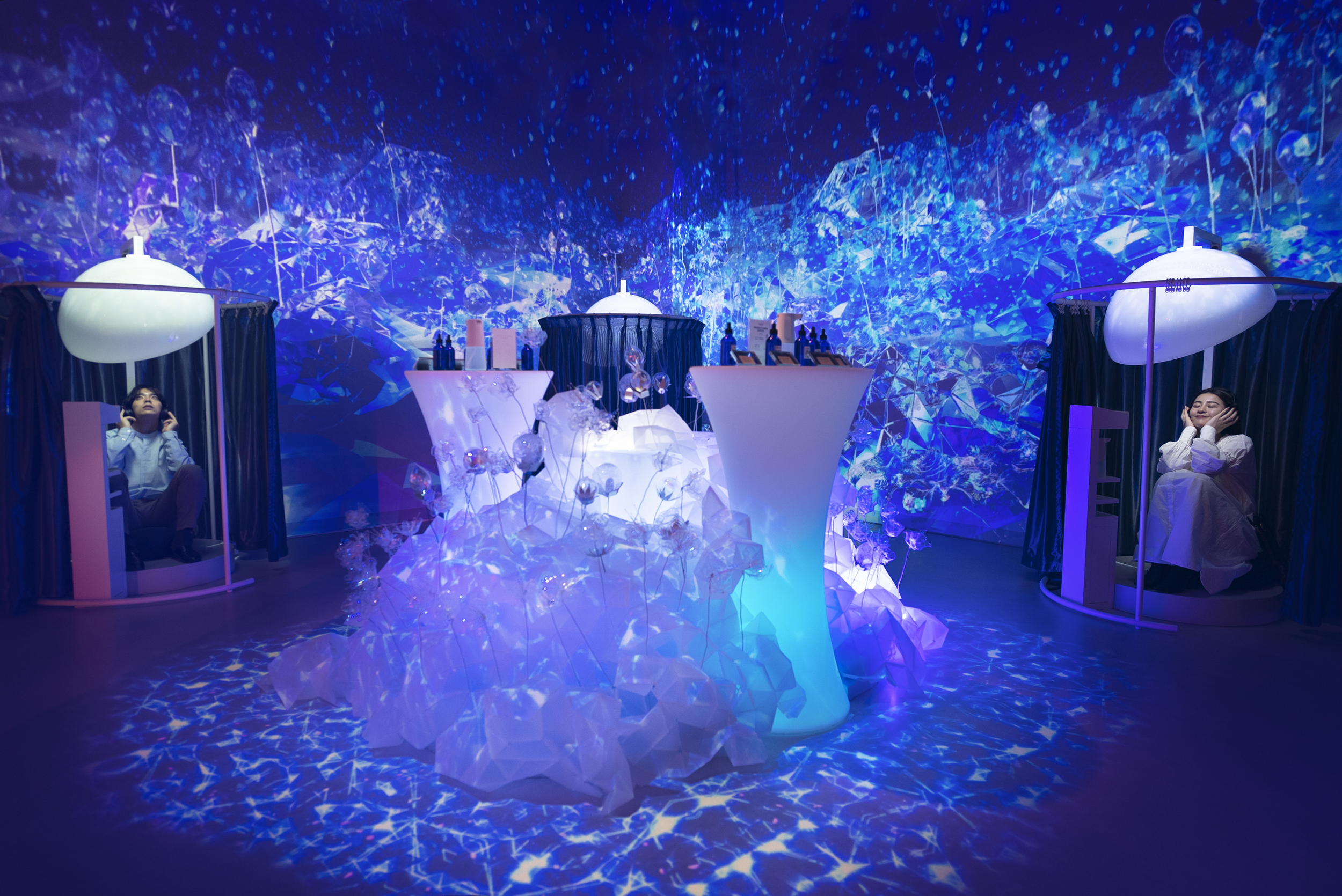 Naked Flowers For You 你专属的沉浸繁花格调消费空间 Mana