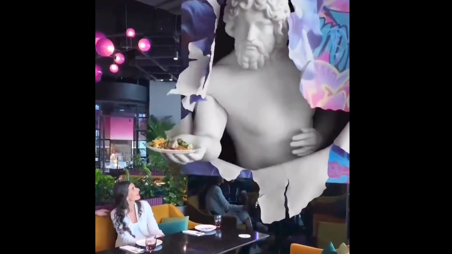 【裸眼3D】经典雕塑“化身”服务员上菜，这观感太震撼！