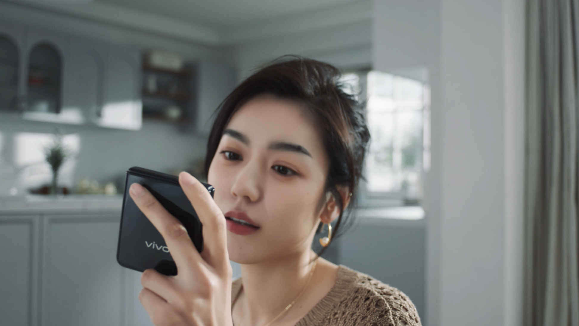 vivoXFlip外屏快聊，折叠心动时刻