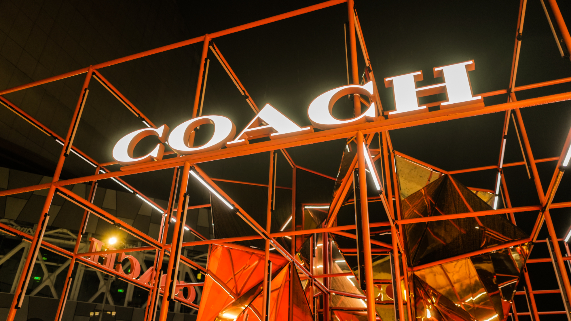COACH SHINE限时艺术装置