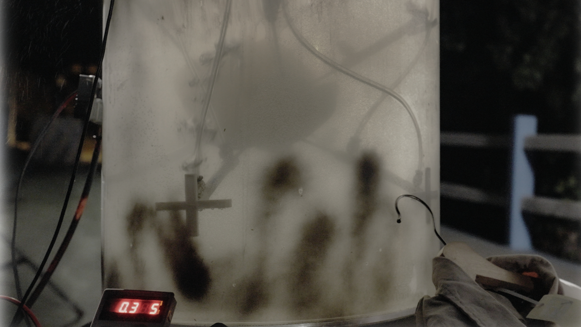 Bionic interactive device - microplastics