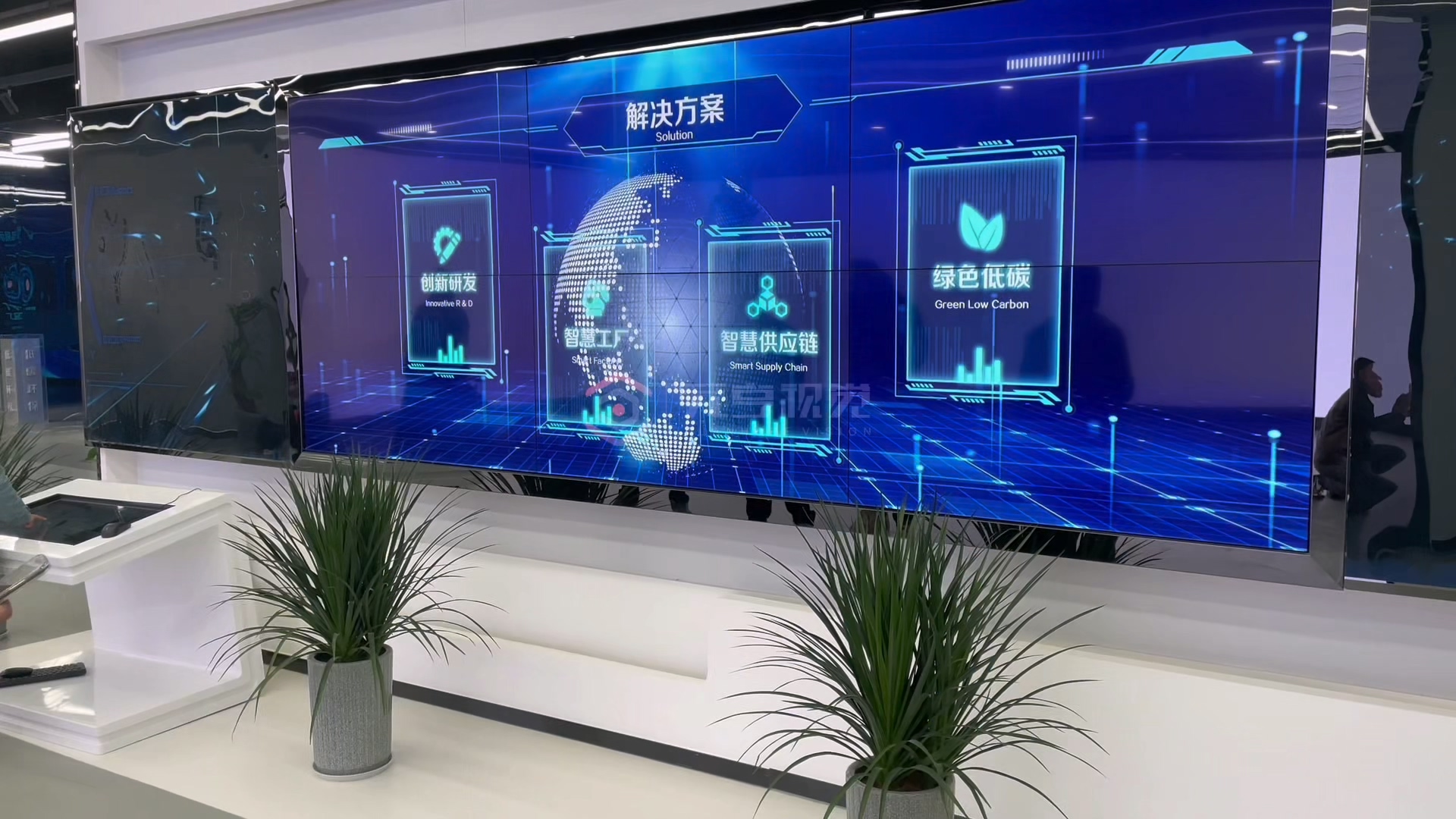 未来展厅:沉浸式空间,数字机器人与多媒体互动大屏的震撼融合!