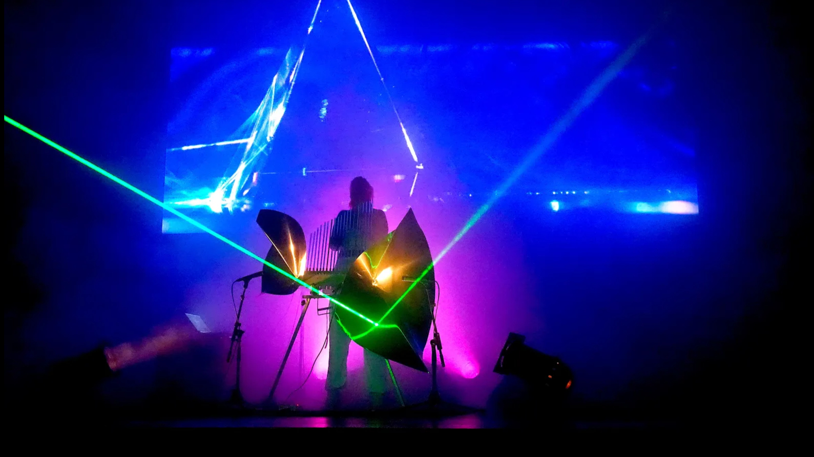 Bohemian Cristal Instrument - live with generative lasers