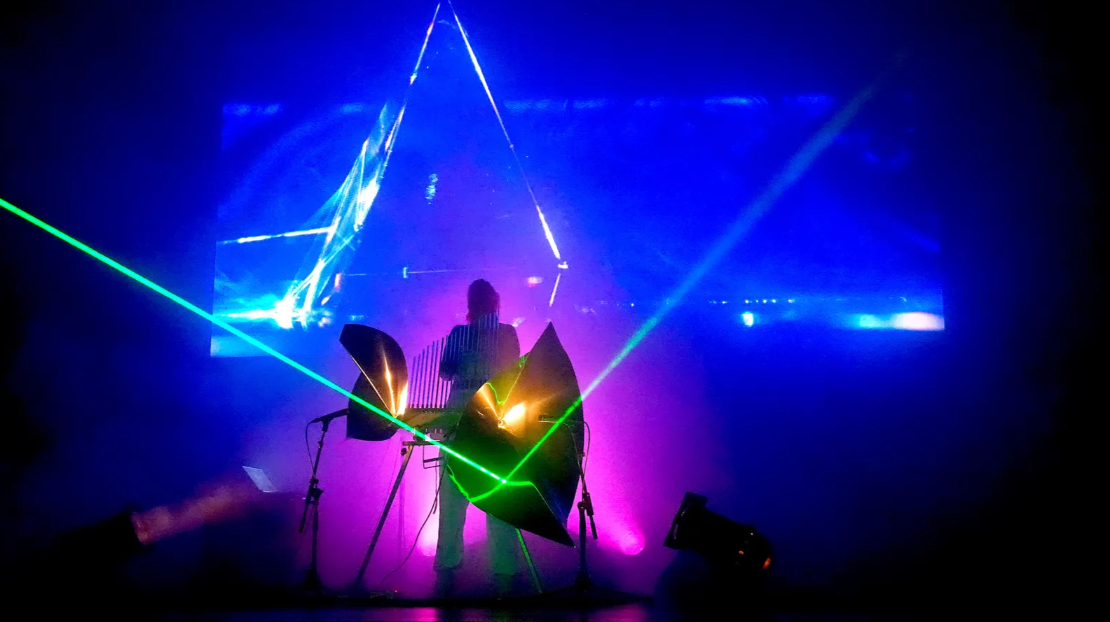  Bohemian Cristal Instrument: Living Resonance